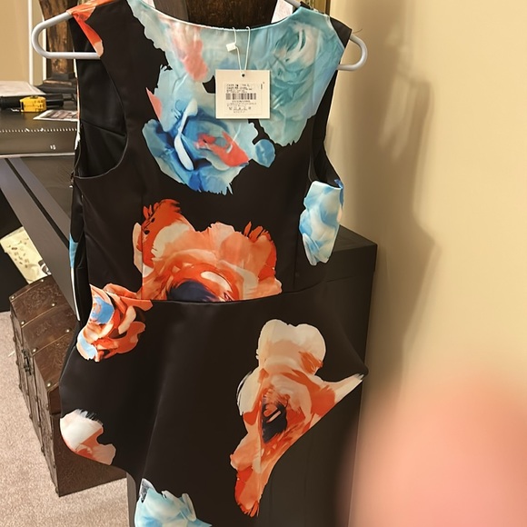 High low floral top . - Picture 2 of 2